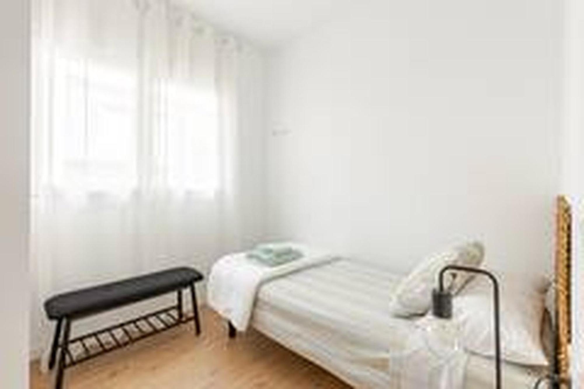 Apartamentos Nuevo Con Aire Y Wifi Águilas Eksteriør billede