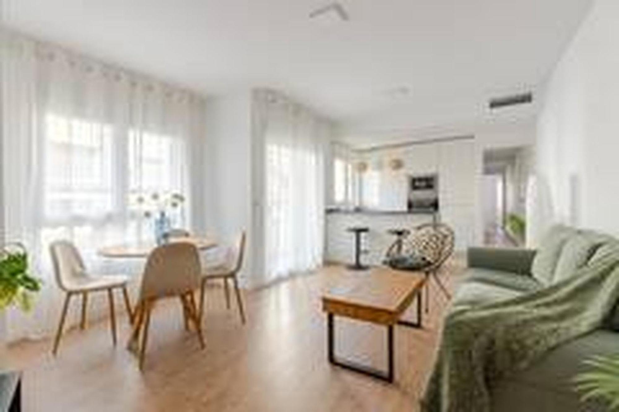 Apartamentos Nuevo Con Aire Y Wifi Águilas Eksteriør billede